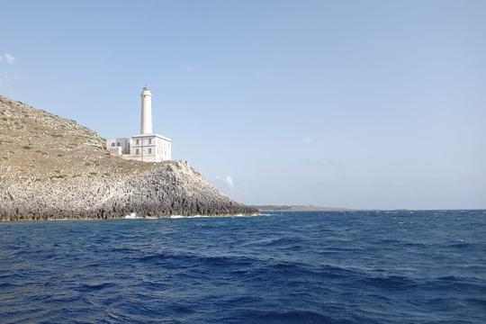 Escursione in barca al faro di Punta Palascia 4h